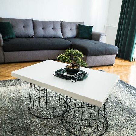Tania Apartament Oradea Ngoại thất bức ảnh