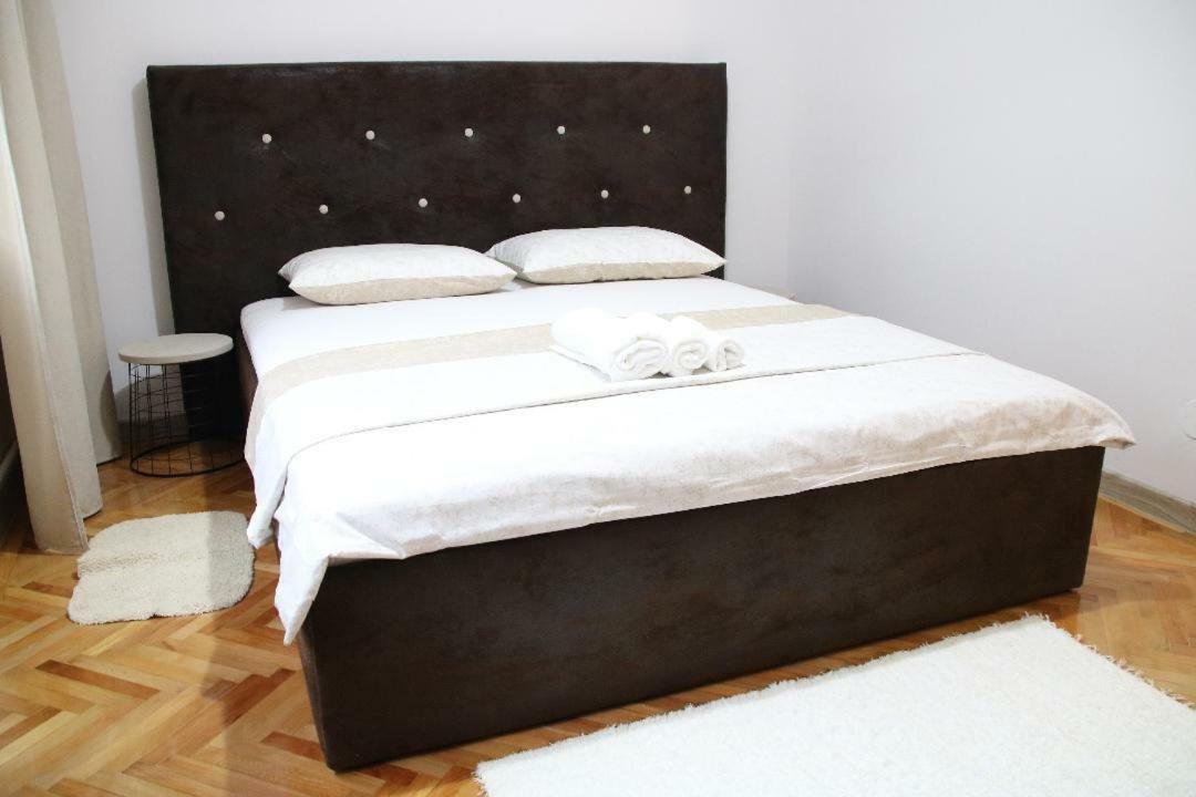 Tania Apartament Oradea Ngoại thất bức ảnh