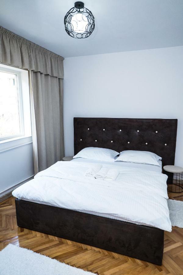 Tania Apartament Oradea Ngoại thất bức ảnh